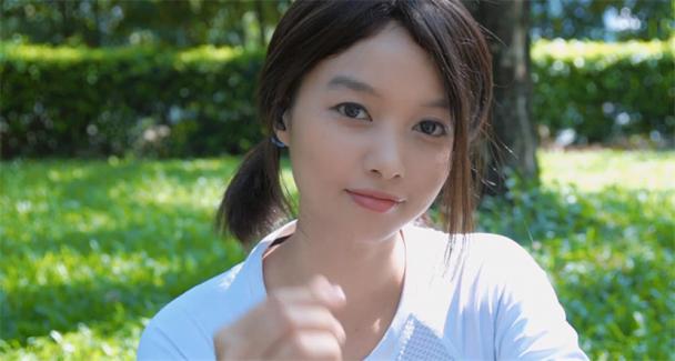 最新火爆P站漂亮嫩模KYL运动型女孩公园裸体跑步 回到家玩漂亮粉穴到高潮浪叫 好想操她